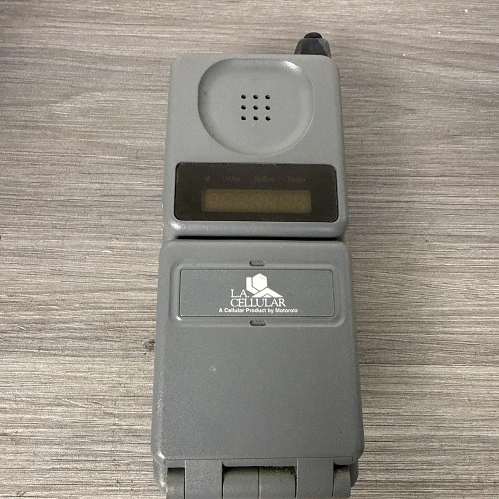Motorola MicroTAC 650 Vintage Cellular FlipPhone Gray 34017NARSA Retro Prop Rare